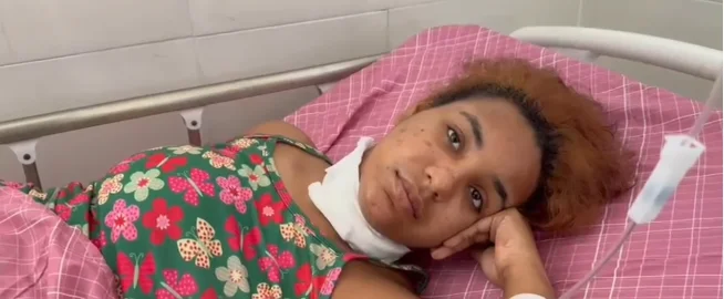 Jove apuñalada por su madre sobrevive