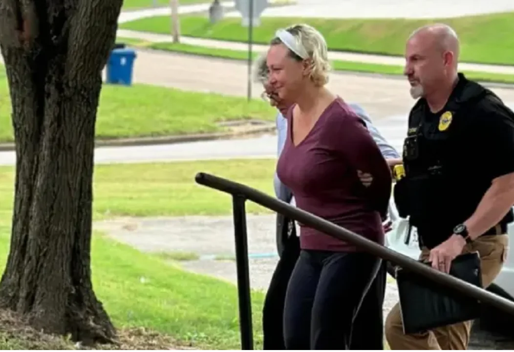 Maestra declarada a 25 año por abusar de un estudiante