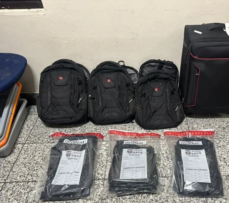 Arrestan joven con más de 9 kilos de cocaína en aeropuerto