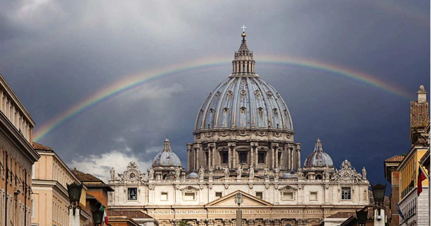 ¿Puede un homosexual ser sacerdote? La respuesta de la Iglesia Católica