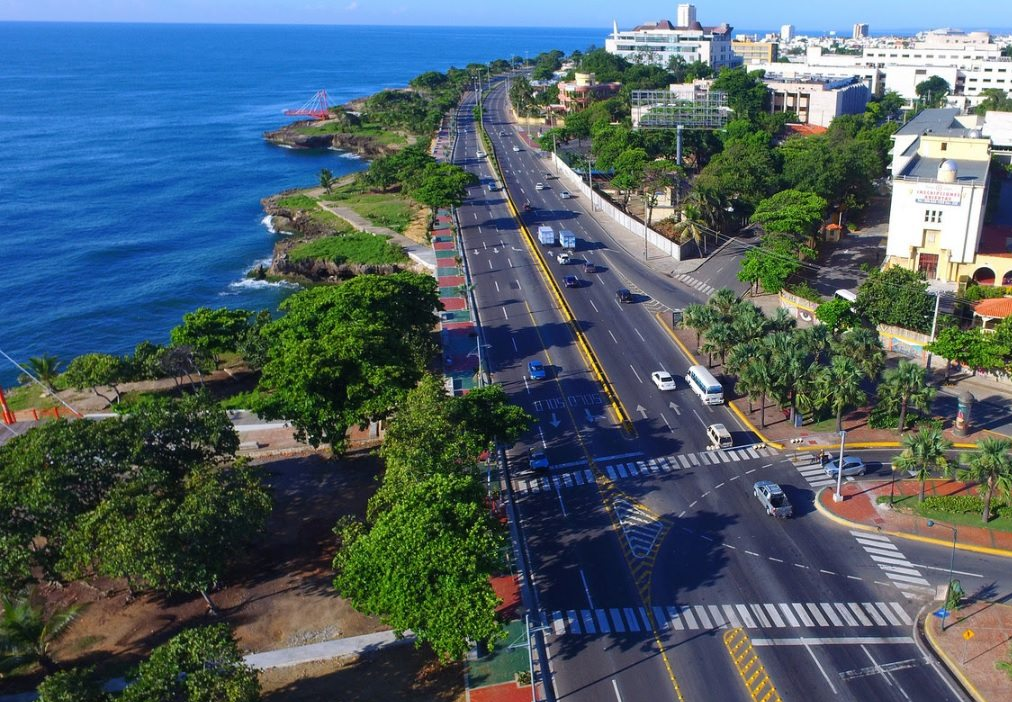 Vehículos pesados no podrán circular en el Malecón de Santo Domingo