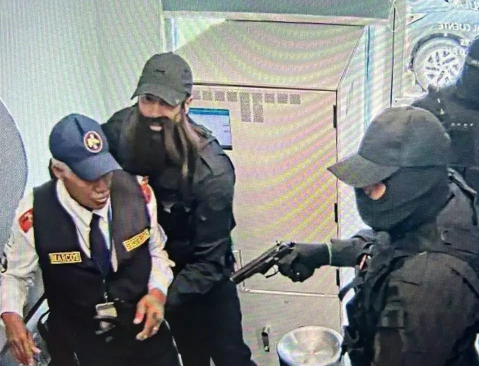 Tres imputados enfrentarán juicio por robo de RD$1.6 millones al Banco Popular