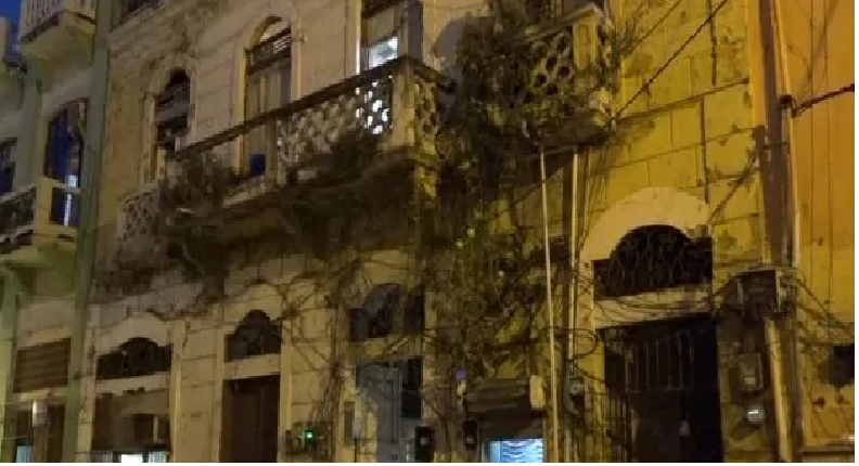 Peligro en la Zona Colonial: Edificio en ruinas amenaza a transeúntes