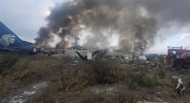 Avión médico se estrella en Filadelfia: explosión deja varios heridos