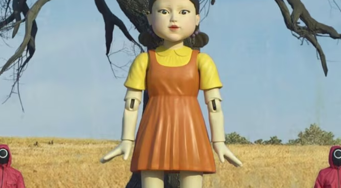 Cuale es el origen de la muñeca de “El Juego del Calamar”?