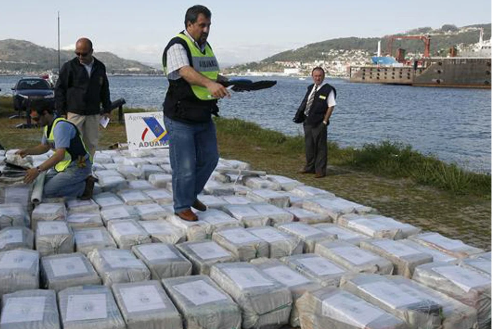 Desmantelan centro de narcotráfico en Santiago