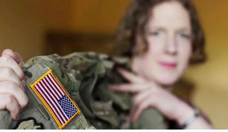 El Pentágono prohíbe el reclutamiento de personas transgénero