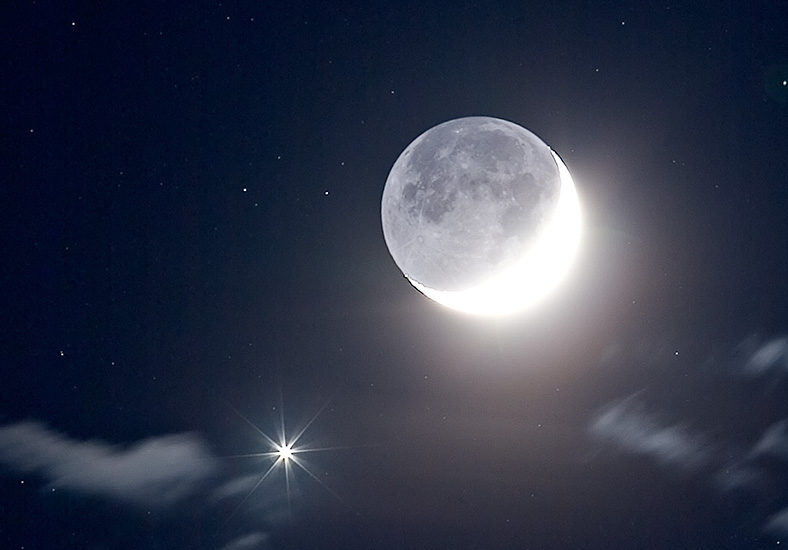 Venus y la Luna Creciente: Espectáculo Astronómico
