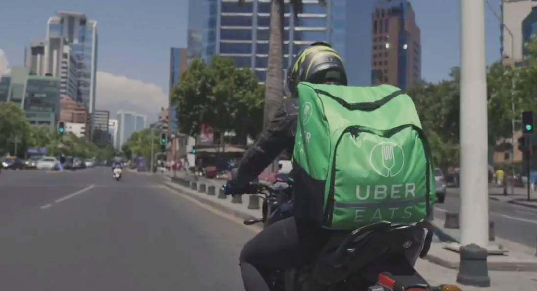 INEFI Contratan al medallista que se ganaba la vida en Uber Eats