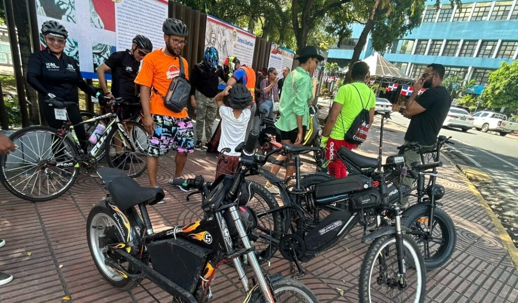Zona Colonial: Ciudadanos protestan contra multas y confiscación de patinetas eléctricas
