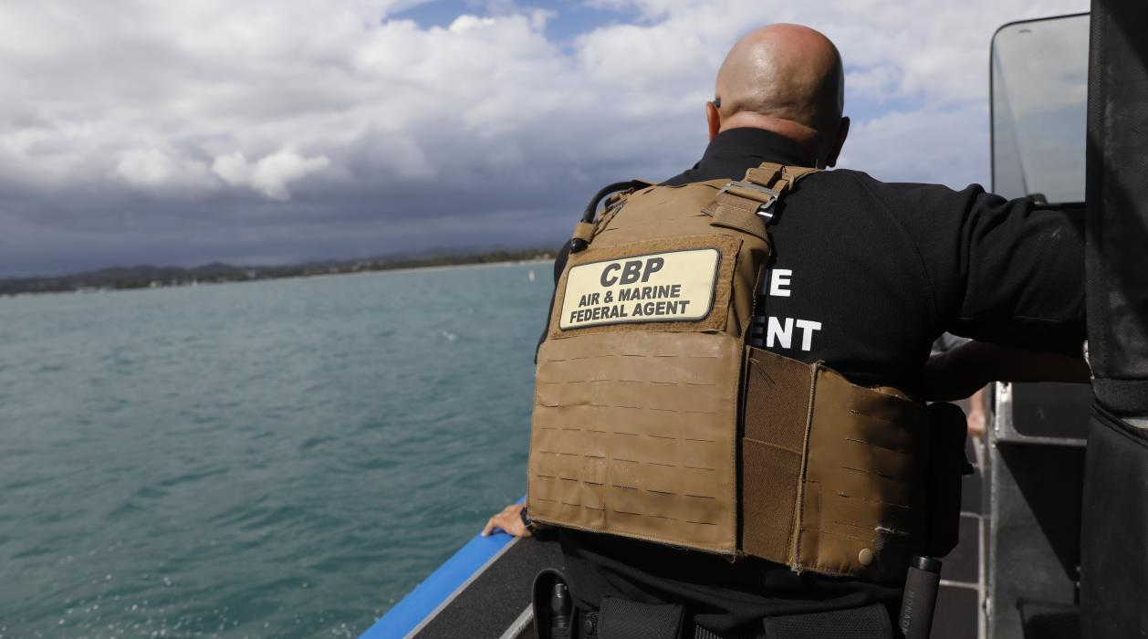 EE.UU. Refuerza Su Apoyo a Puerto Rico en la Lucha contra la Inmigración Ilegal y el Narcotráfico