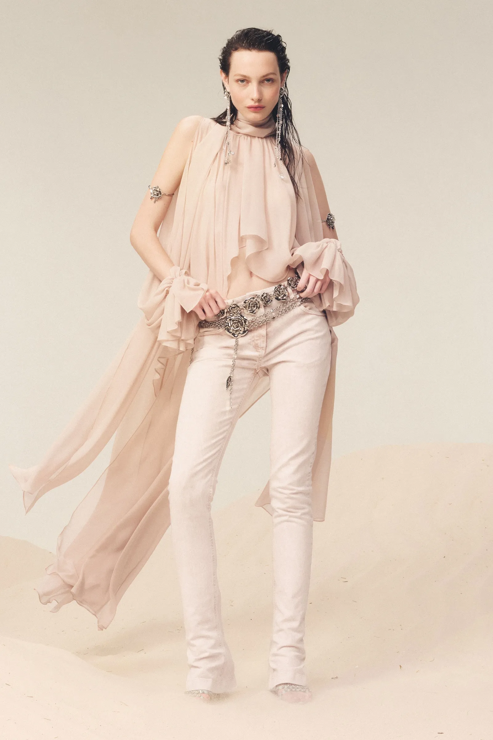 Blusas Largas y Skinny Jeans: La Combinación Perfecta para Primavera-Verano 2025