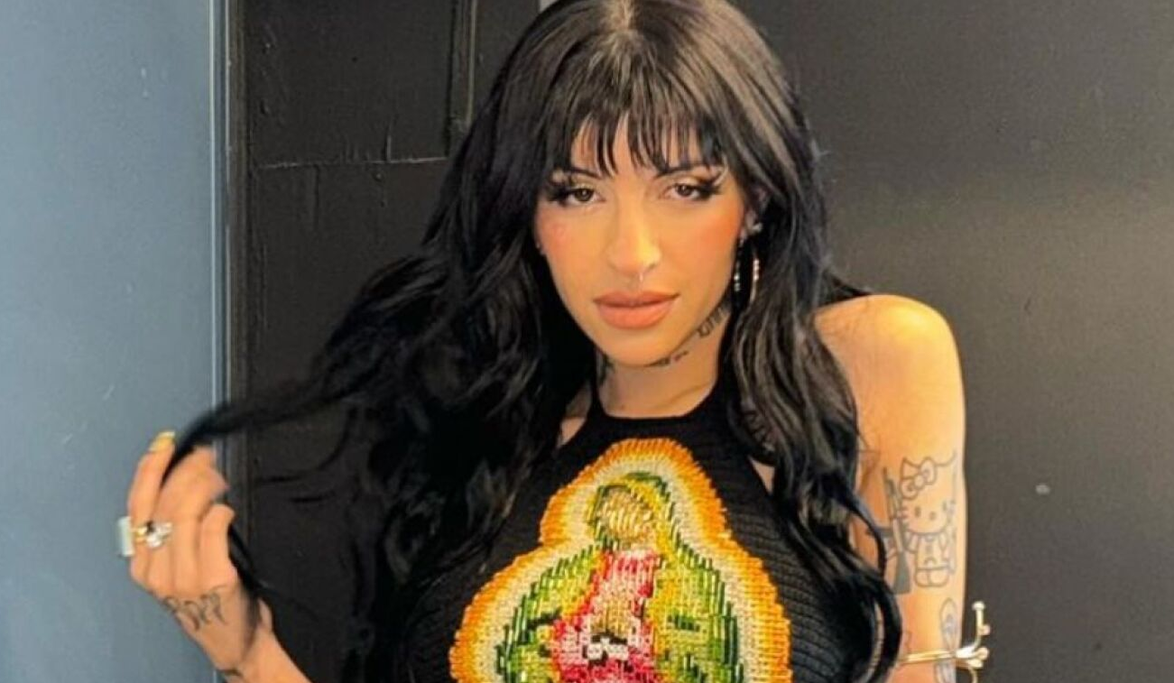 Cazzu Impone Tendencia: Nuevo Estilo y Poses Sensuales