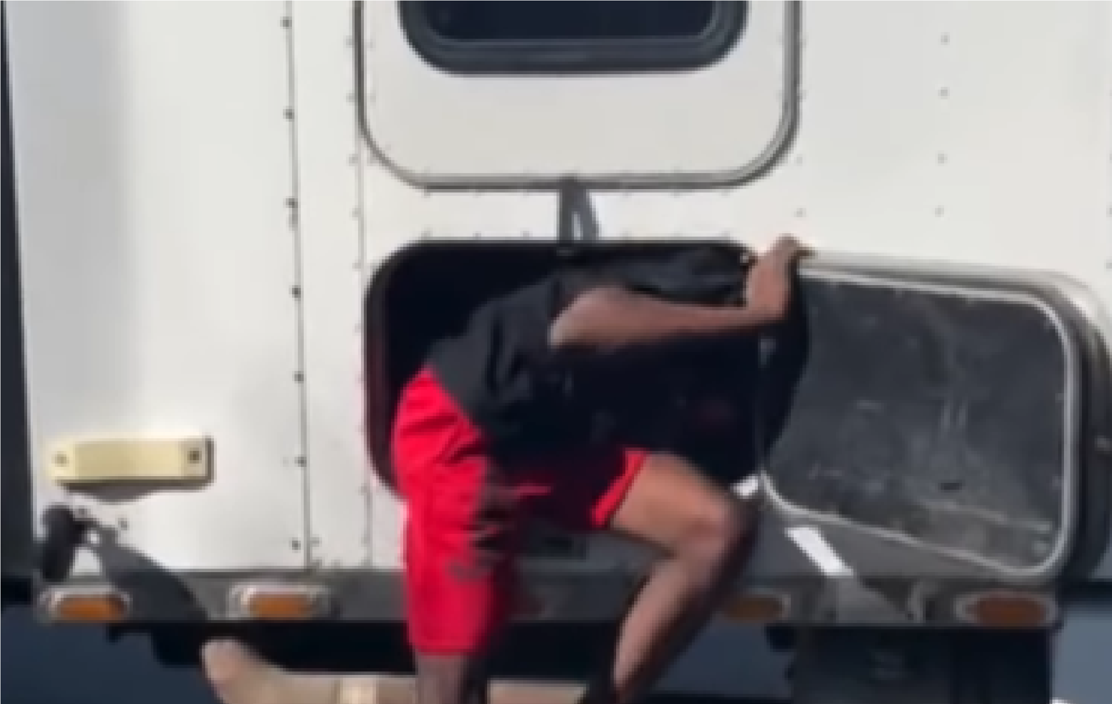 VIDEO: Mas Haitianos Intentando Entrar Creativamente a RD