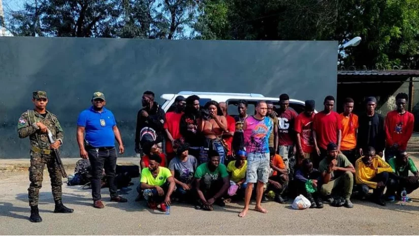 Ejército RD Detiene a 46 Haitianos en Valverde