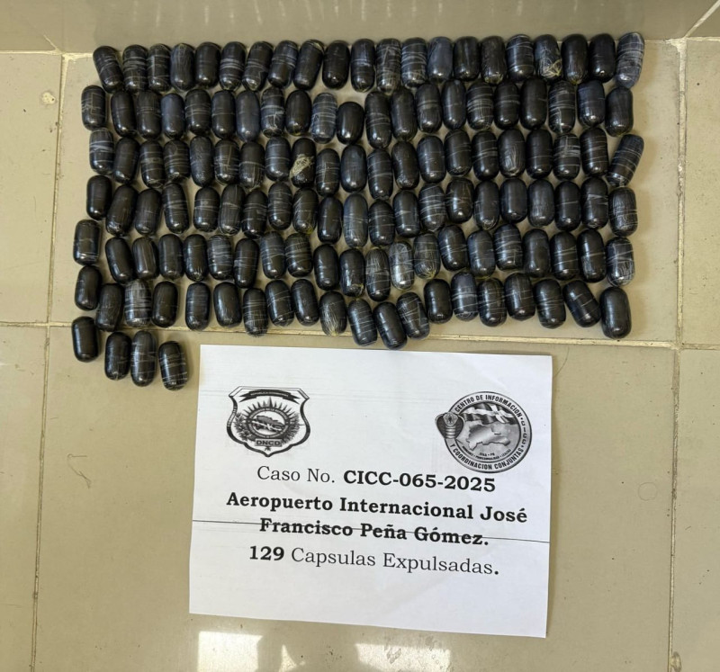 Detienen a Dos Mujeres con 246 Cápsulas de Cocaína en el Aeropuerto de Las Américas