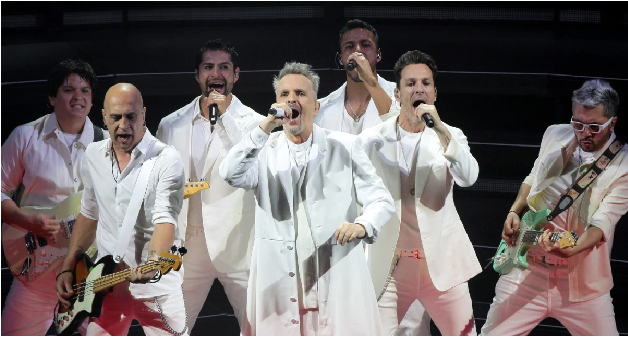 Miguel Bosé vuelve a los escenarios en México tras ocho años de ausencia