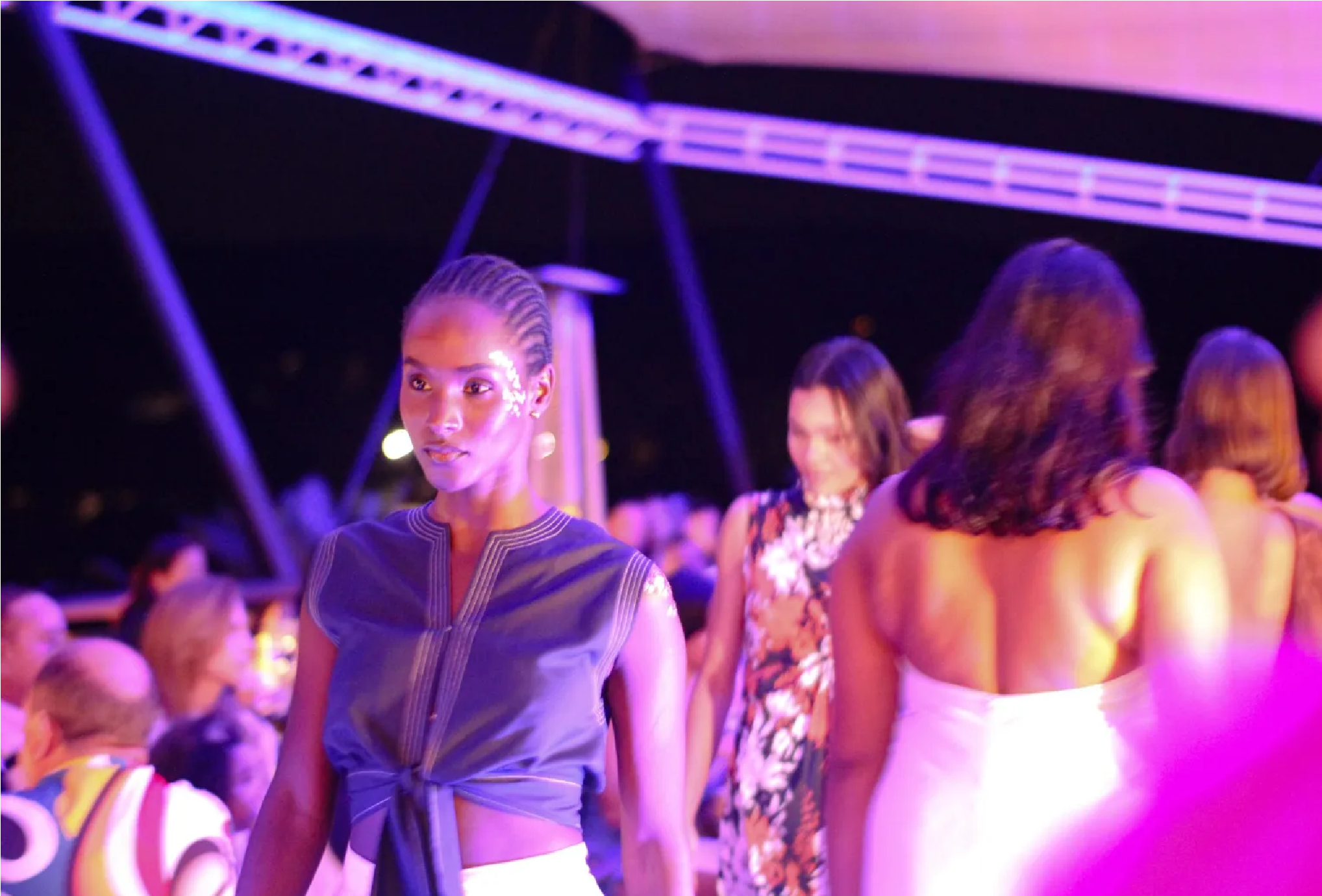 Moda Dominicana con Propósito en el Evento “Mujer de Pie”