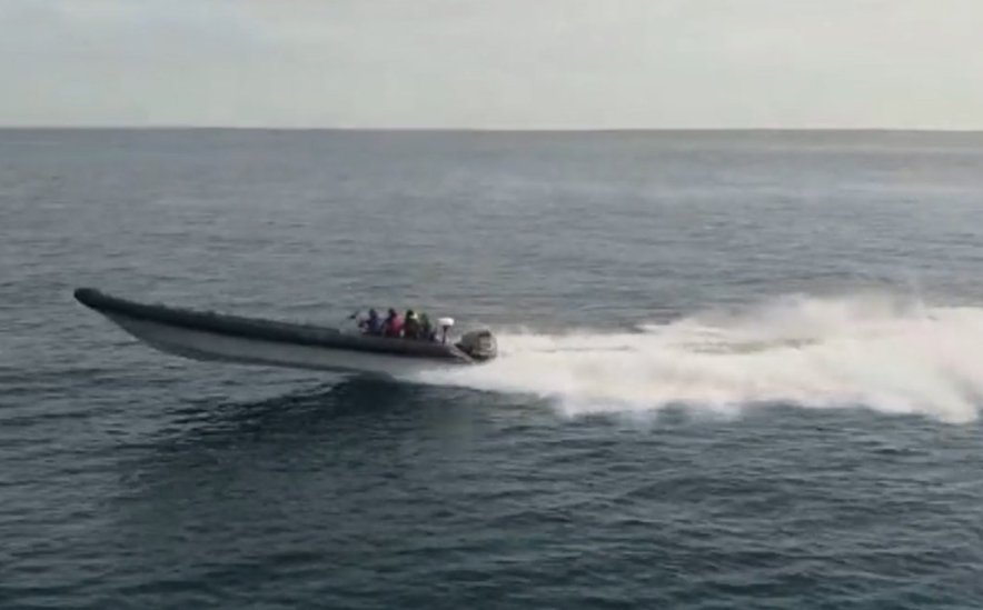 Golpe al narcotráfico: Interceptan lancha con droga en Pedernales