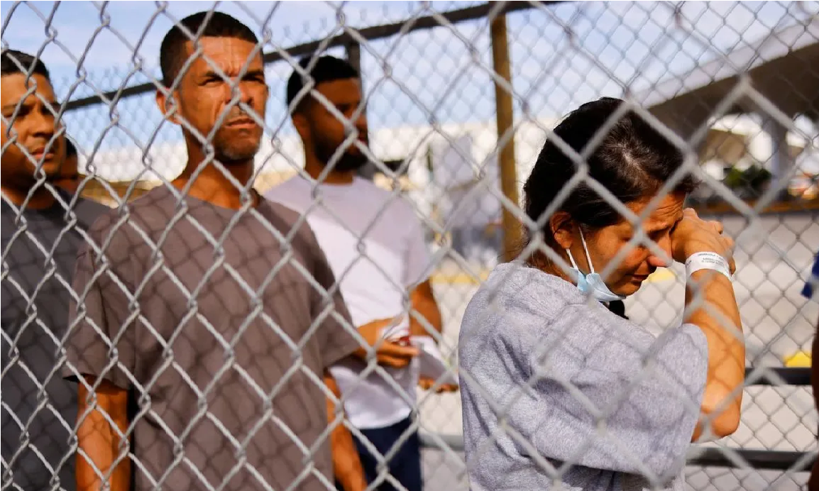 Panamá libera a decenas de migrantes deportados por Estados Unidos