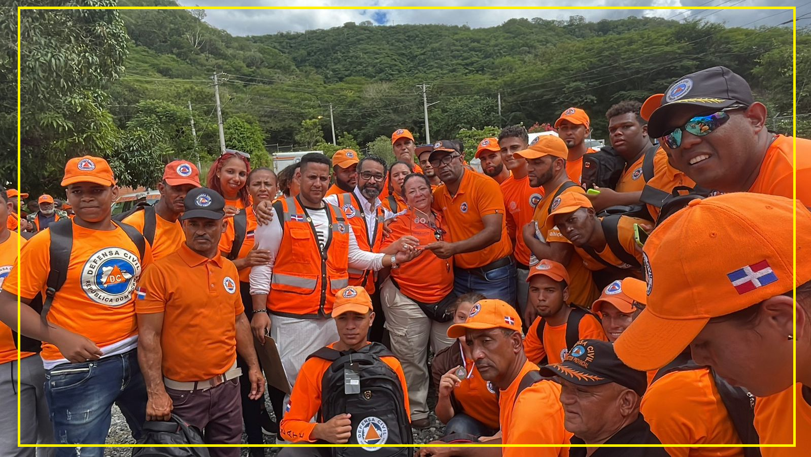 Bañistas atacan a jóvenes de la Defensa Civil en Playa Sosúa