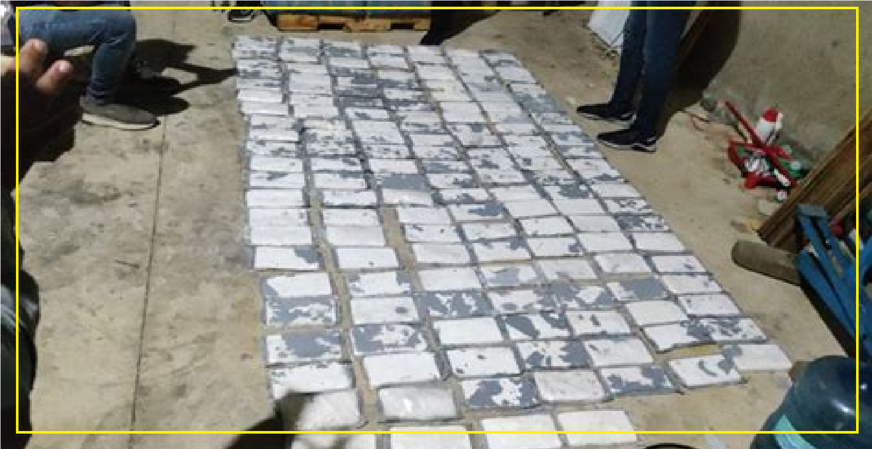 Interceptan drogas en el AILA: cocaína líquida con destino a Francia