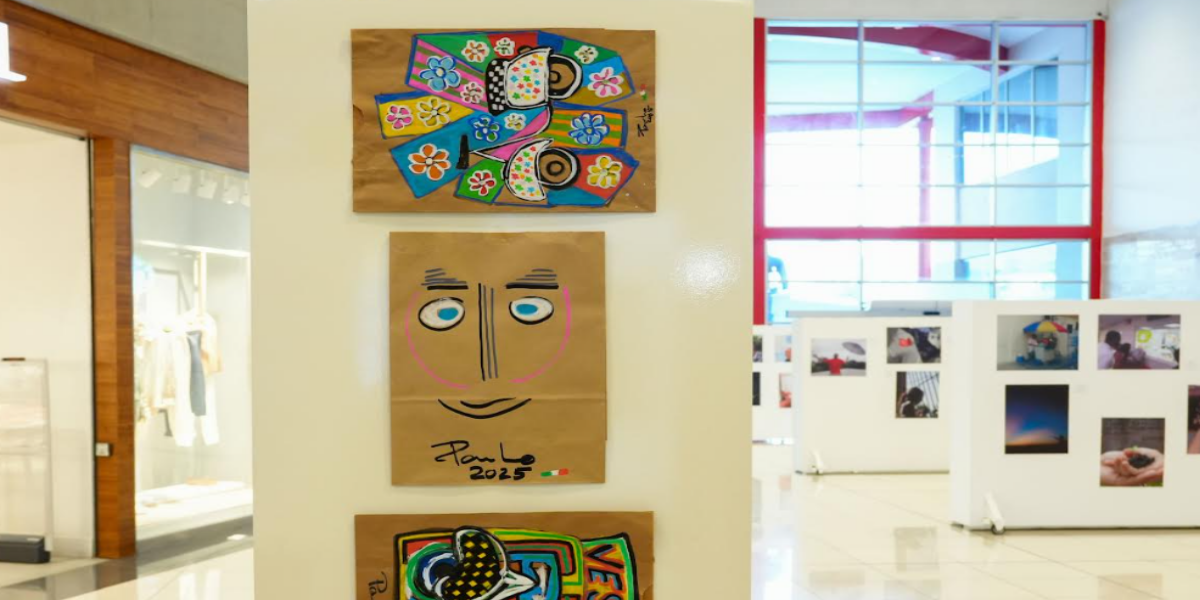 Arte en Fundas de Papel: Exposición en Galería 360