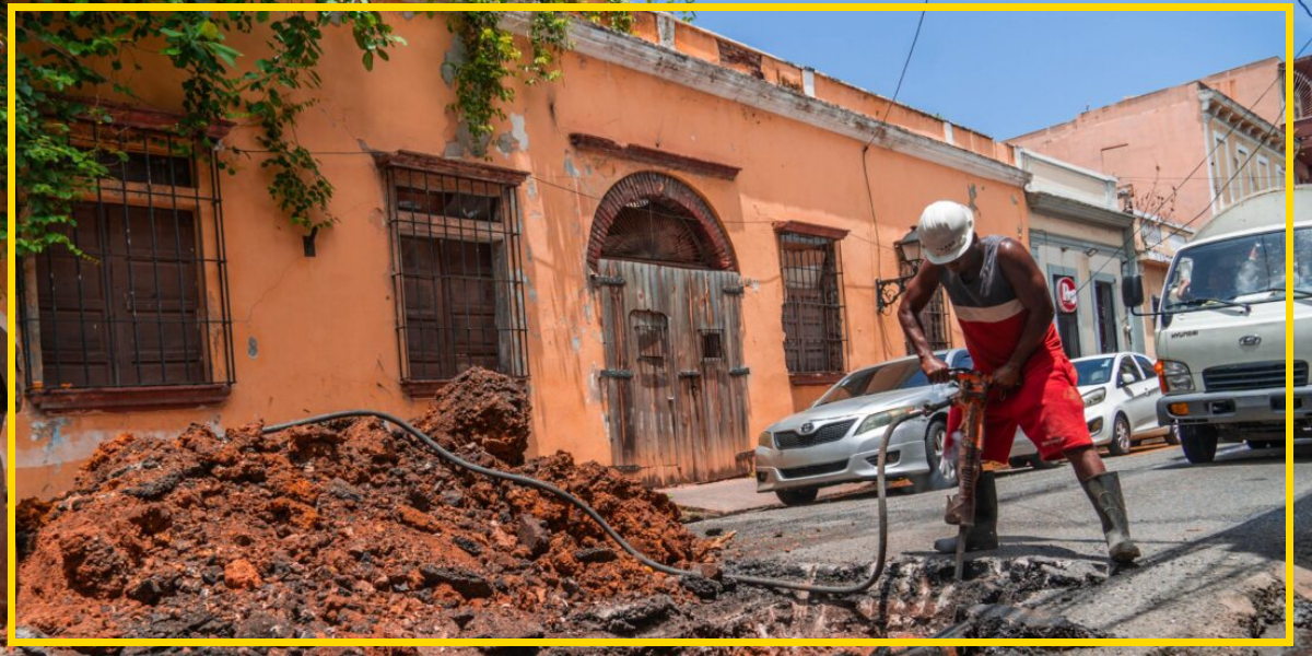 CAASD repara avería en red de aguas residuales en la Ciudad Colonial