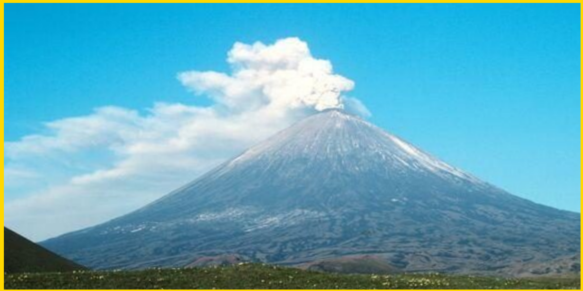 Volcán en Rusia Hace Erupción Luego de Fuerte Terremoto en Kamchatka