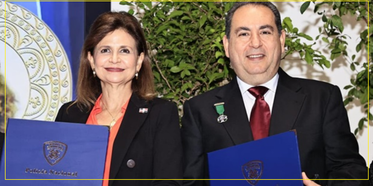 Doctor Mario Lama recibe Medalla al Mérito Policial 2025