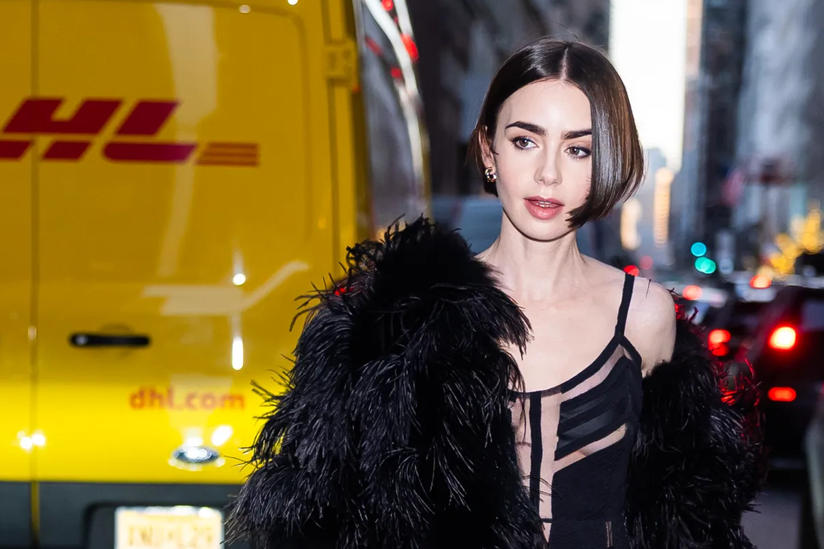 Look Balenciaga + moda parisina: el estilo de Lily Collins previo a Emily in Paris 5